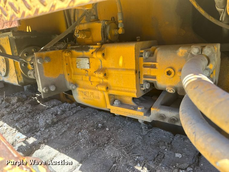 image for item MX9249 1995 Blaw Knox PF510 paver