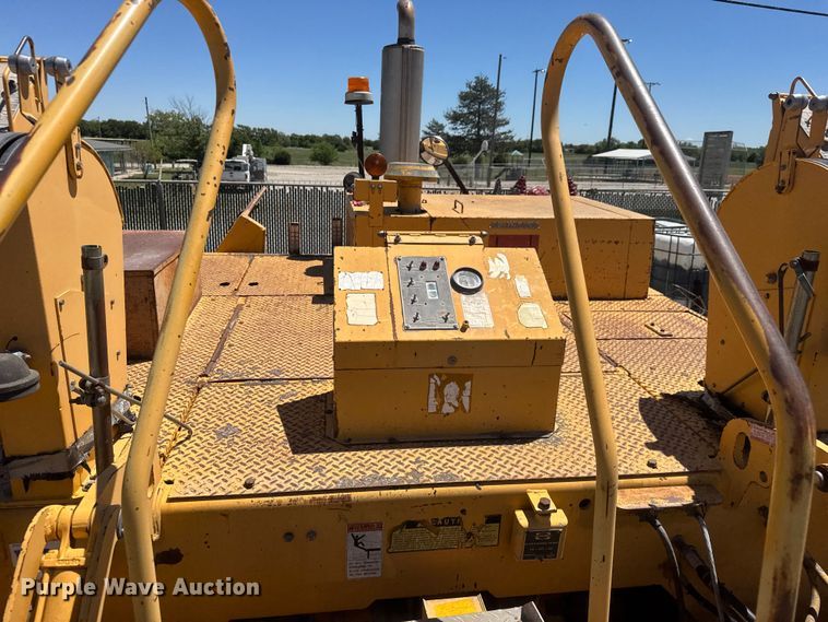 image for item MX9249 1995 Blaw Knox PF510 paver