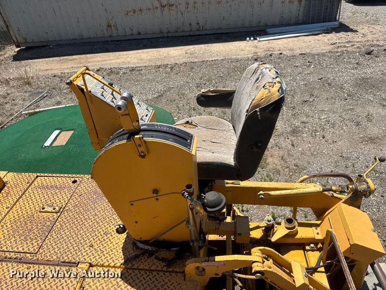 image for item MX9249 1995 Blaw Knox PF510 paver