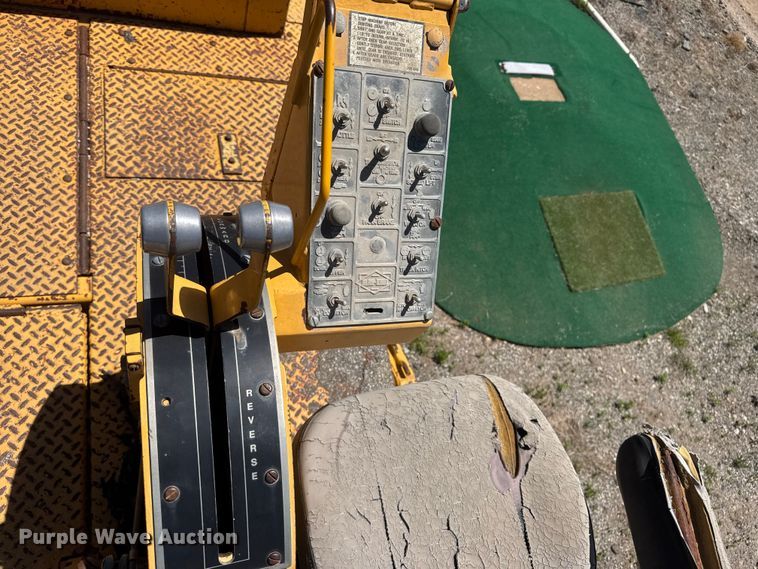 image for item MX9249 1995 Blaw Knox PF510 paver