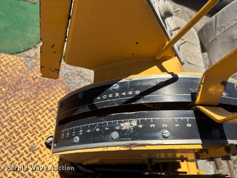 image for item MX9249 1995 Blaw Knox PF510 paver