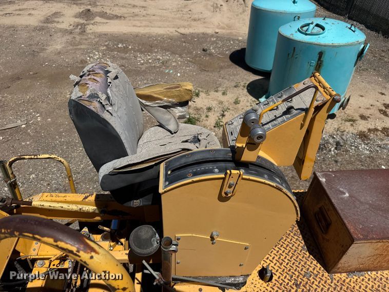 image for item MX9249 1995 Blaw Knox PF510 paver
