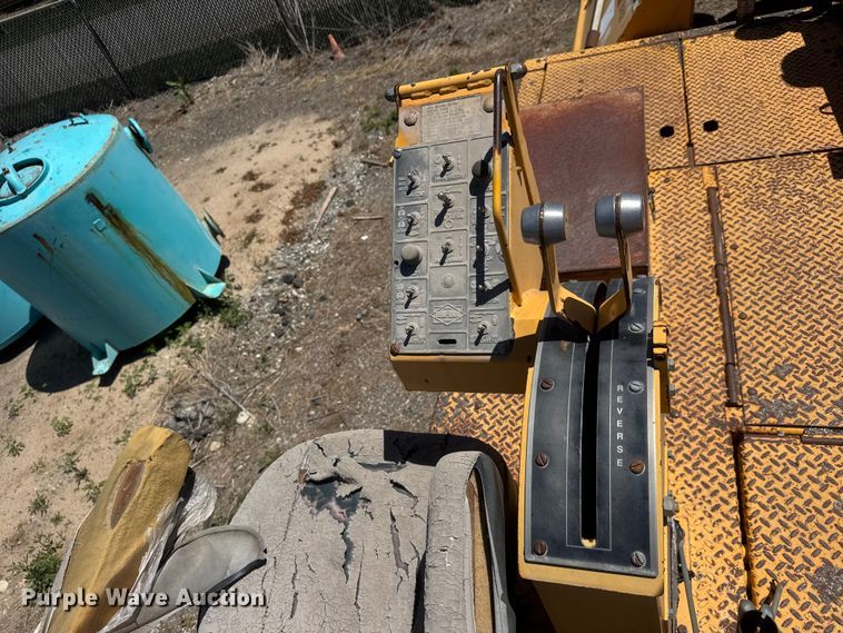 image for item MX9249 1995 Blaw Knox PF510 paver