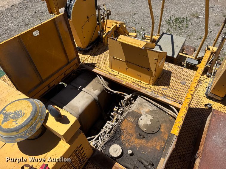 image for item MX9249 1995 Blaw Knox PF510 paver