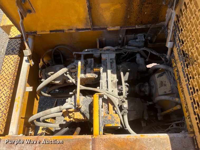 image for item MX9249 1995 Blaw Knox PF510 paver