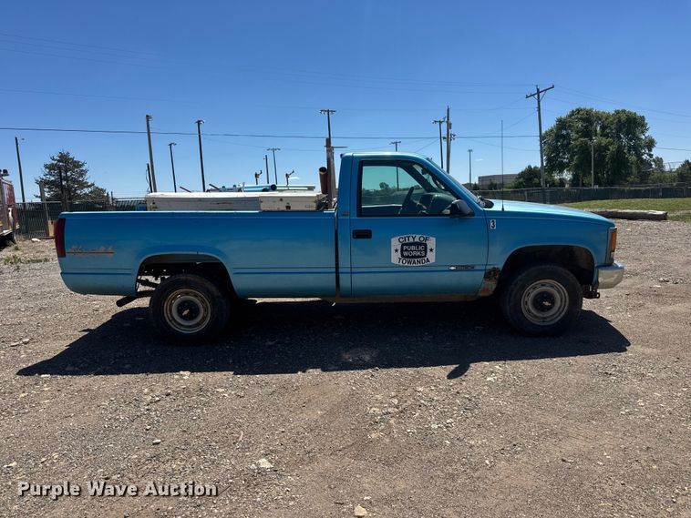 image for item MX9250 1995 Chevrolet 1500 pickup truck