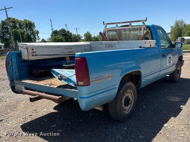 image for item MX9250 1995 Chevrolet 1500 pickup truck
