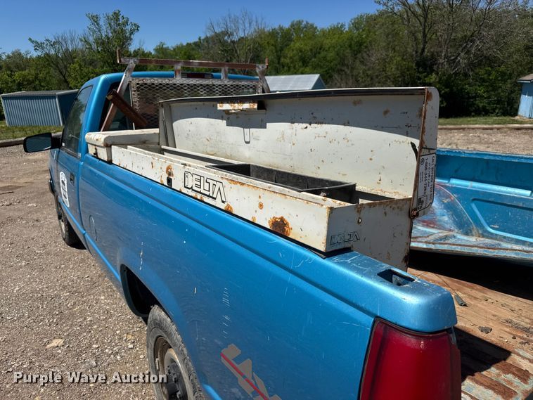 image for item MX9250 1995 Chevrolet 1500 pickup truck