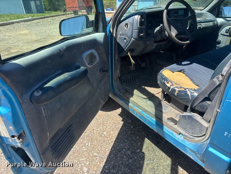 image for item MX9250 1995 Chevrolet 1500 pickup truck