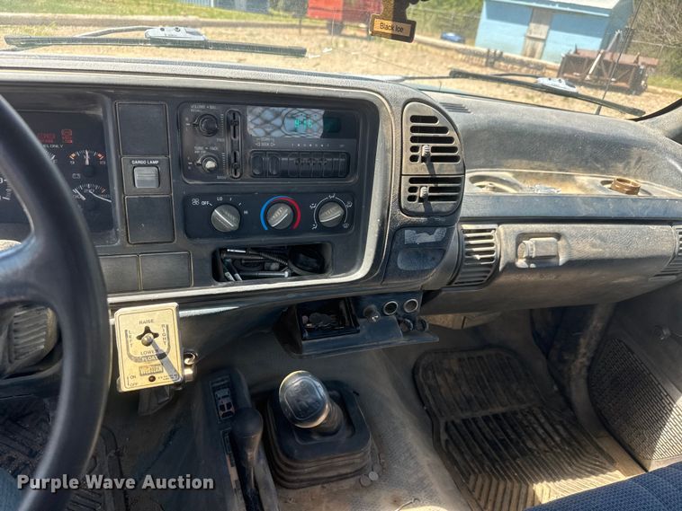 image for item MX9250 1995 Chevrolet 1500 pickup truck