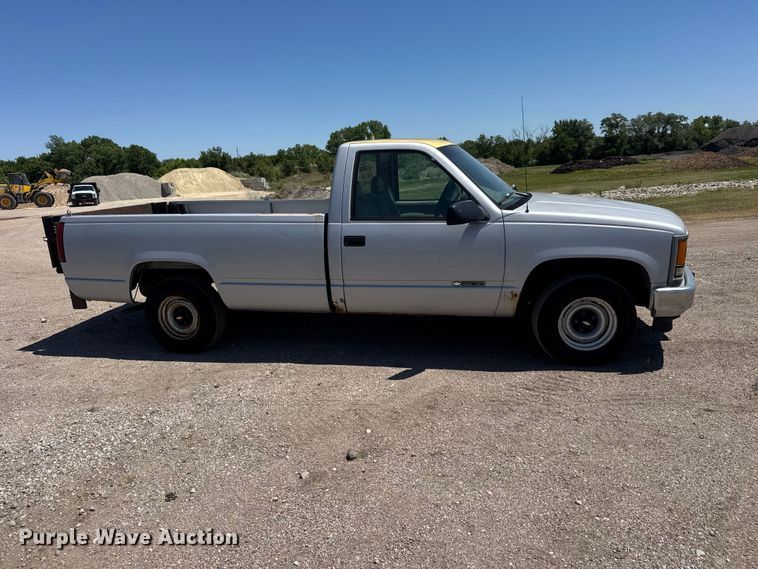 image for item MX9269 1996 Chevrolet Silverado 1500 pickup truck
