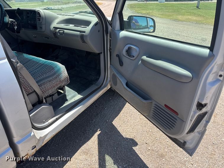 image for item MX9269 1996 Chevrolet Silverado 1500 pickup truck