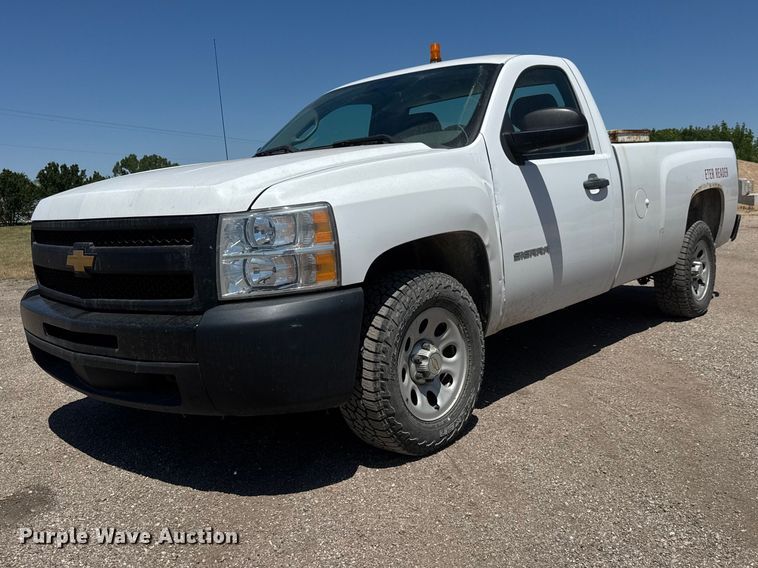 image for item MX9270 2013 Chevrolet Silverado 1500 pickup truck