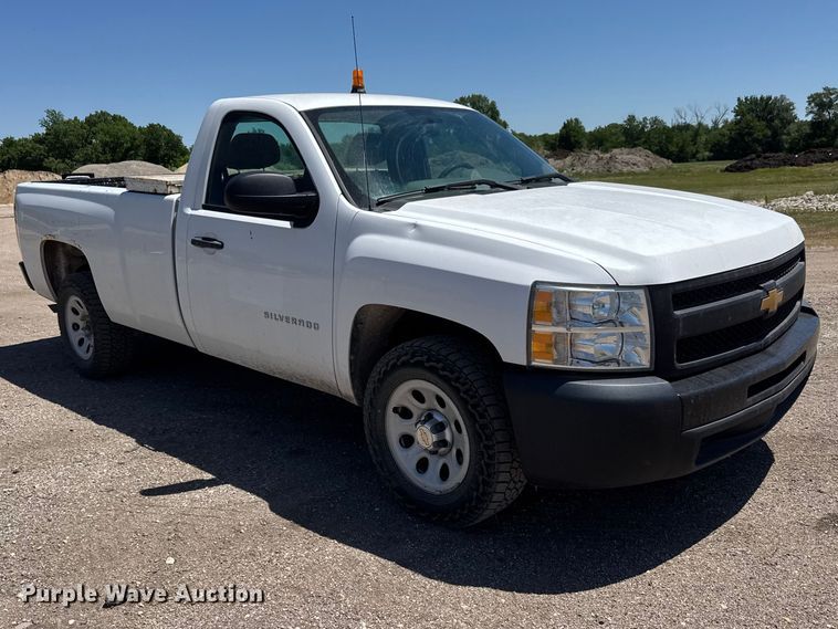 image for item MX9270 2013 Chevrolet Silverado 1500 pickup truck