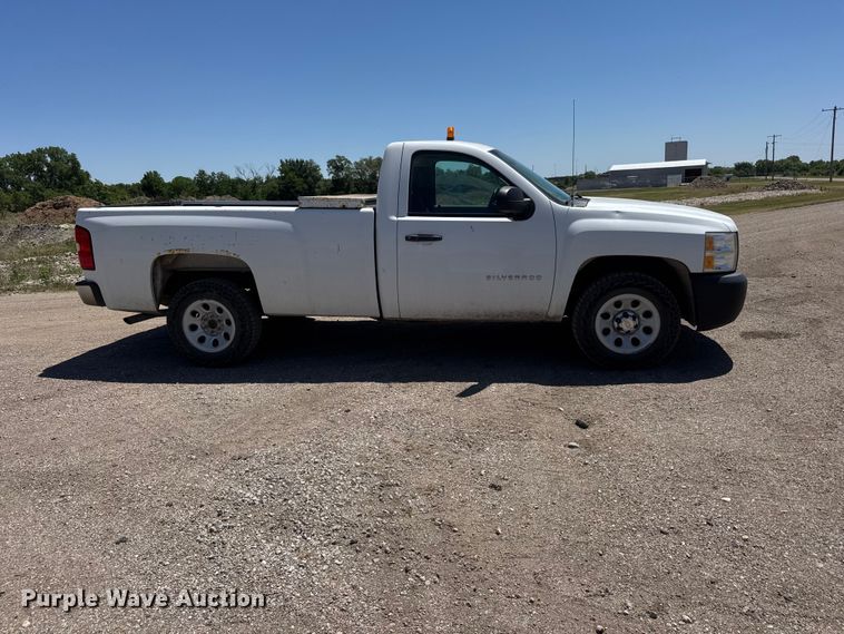 image for item MX9270 2013 Chevrolet Silverado 1500 pickup truck