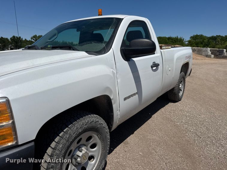 image for item MX9270 2013 Chevrolet Silverado 1500 pickup truck