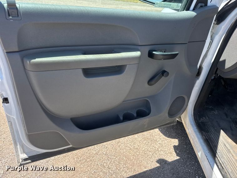 image for item MX9270 2013 Chevrolet Silverado 1500 pickup truck