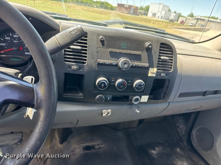 image for item MX9270 2013 Chevrolet Silverado 1500 pickup truck