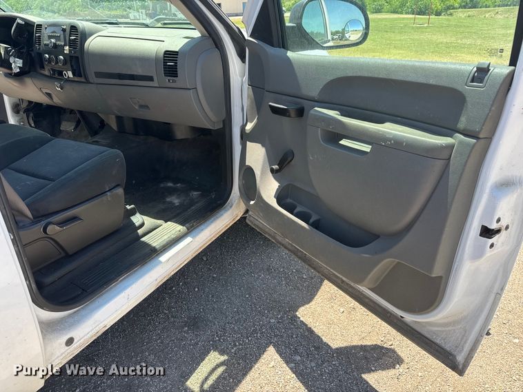 image for item MX9270 2013 Chevrolet Silverado 1500 pickup truck