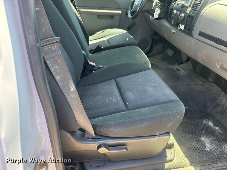 image for item MX9270 2013 Chevrolet Silverado 1500 pickup truck