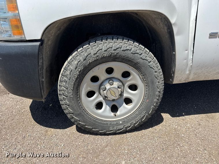 image for item MX9270 2013 Chevrolet Silverado 1500 pickup truck