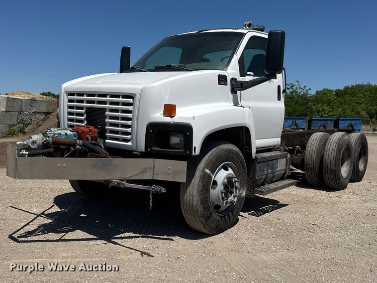image for item MX9274 2003 GMC C8500 truck cab and chassis