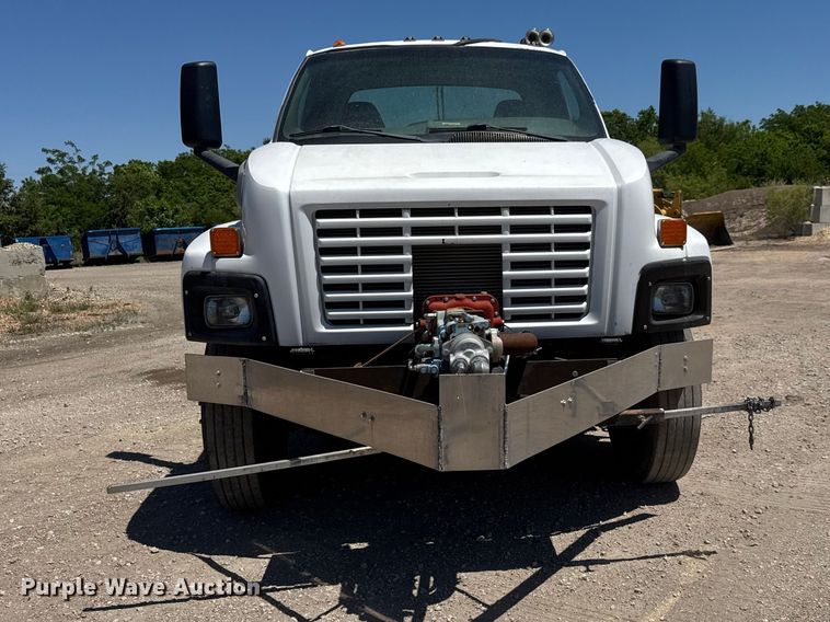 image for item MX9274 2003 GMC C8500 truck cab and chassis
