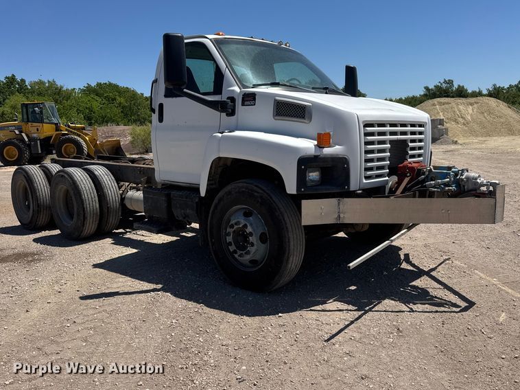 image for item MX9274 2003 GMC C8500 truck cab and chassis