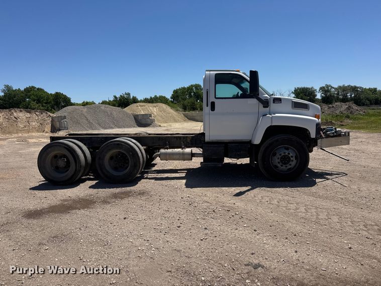 image for item MX9274 2003 GMC C8500 truck cab and chassis