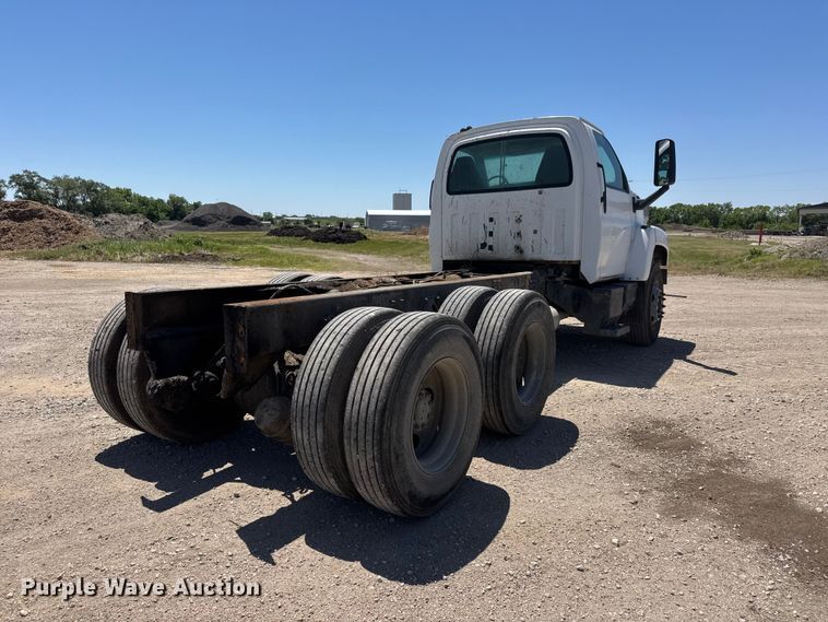 image for item MX9274 2003 GMC C8500 truck cab and chassis