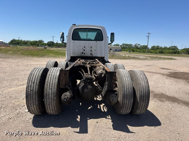 image for item MX9274 2003 GMC C8500 truck cab and chassis
