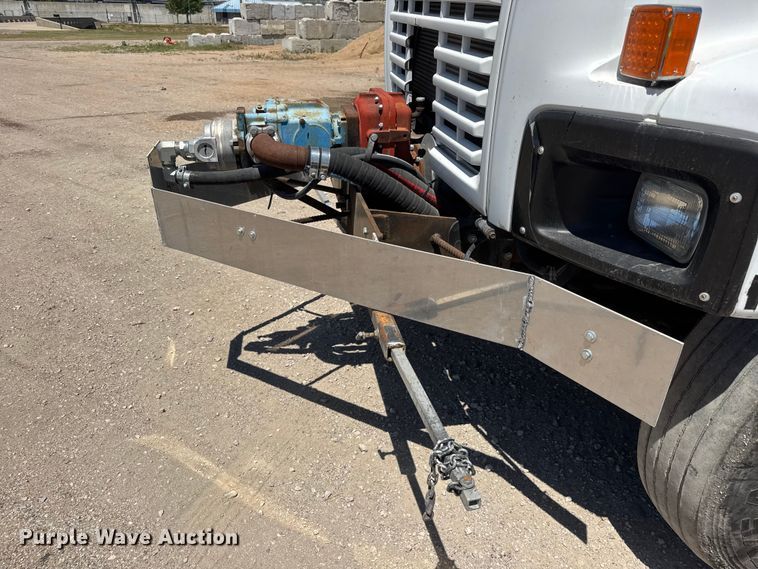 image for item MX9274 2003 GMC C8500 truck cab and chassis