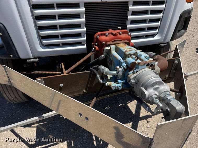 image for item MX9274 2003 GMC C8500 truck cab and chassis