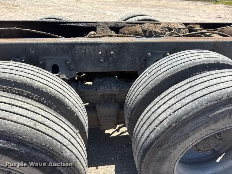 image for item MX9274 2003 GMC C8500 truck cab and chassis