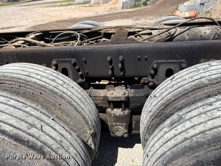 image for item MX9274 2003 GMC C8500 truck cab and chassis