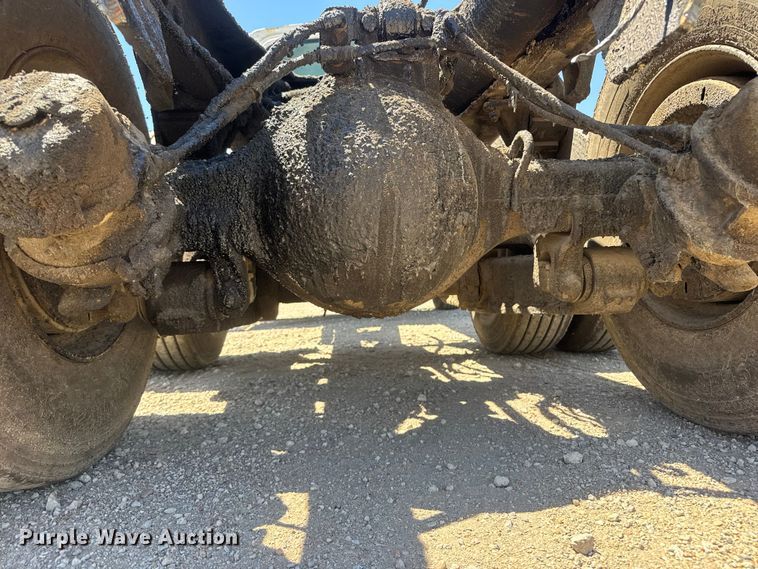 image for item MX9274 2003 GMC C8500 truck cab and chassis