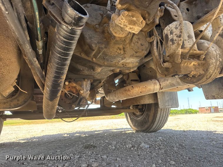 image for item MX9274 2003 GMC C8500 truck cab and chassis