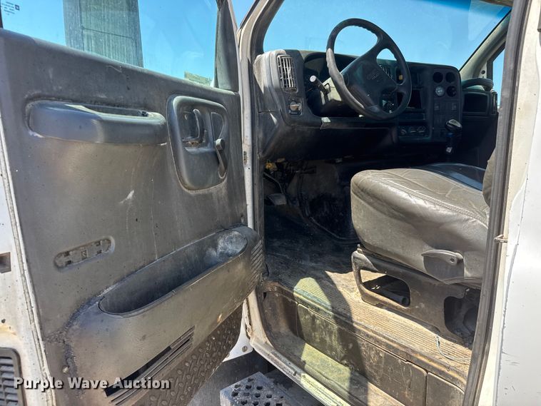 image for item MX9274 2003 GMC C8500 truck cab and chassis