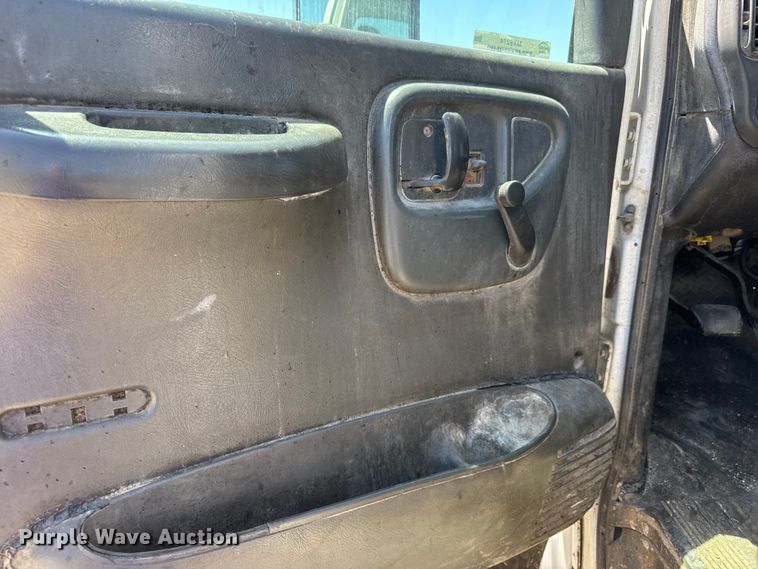 image for item MX9274 2003 GMC C8500 truck cab and chassis