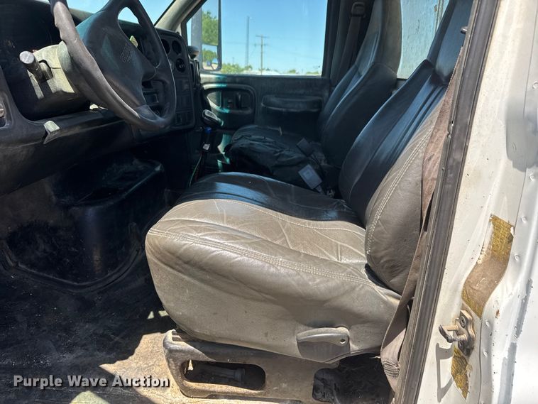 image for item MX9274 2003 GMC C8500 truck cab and chassis