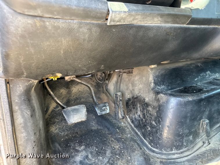 image for item MX9274 2003 GMC C8500 truck cab and chassis