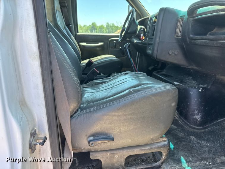 image for item MX9274 2003 GMC C8500 truck cab and chassis