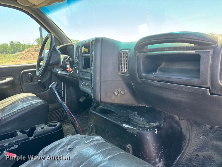 image for item MX9274 2003 GMC C8500 truck cab and chassis