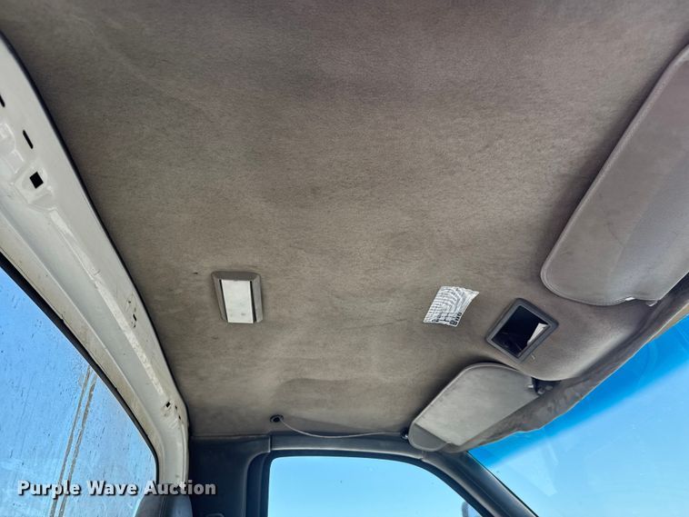 image for item MX9274 2003 GMC C8500 truck cab and chassis