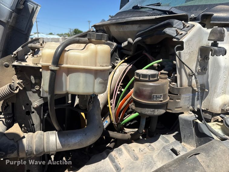 image for item MX9274 2003 GMC C8500 truck cab and chassis