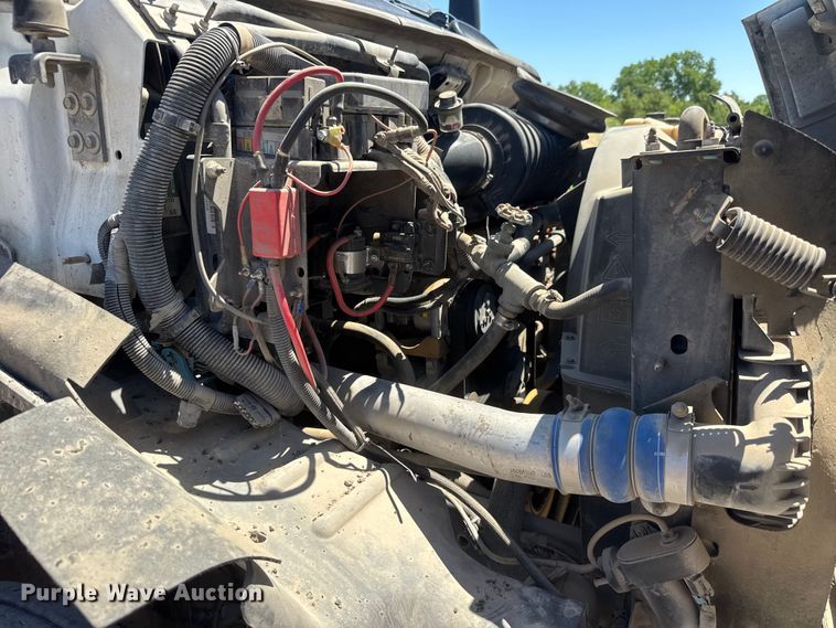 image for item MX9274 2003 GMC C8500 truck cab and chassis