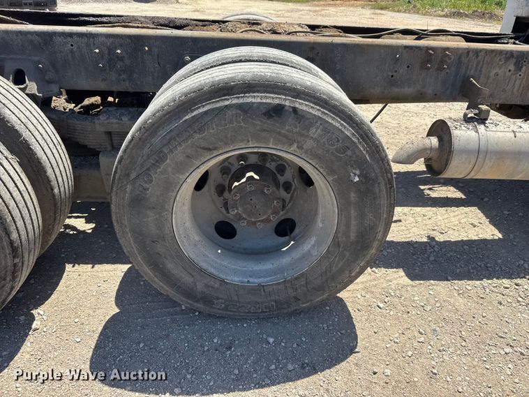 image for item MX9274 2003 GMC C8500 truck cab and chassis