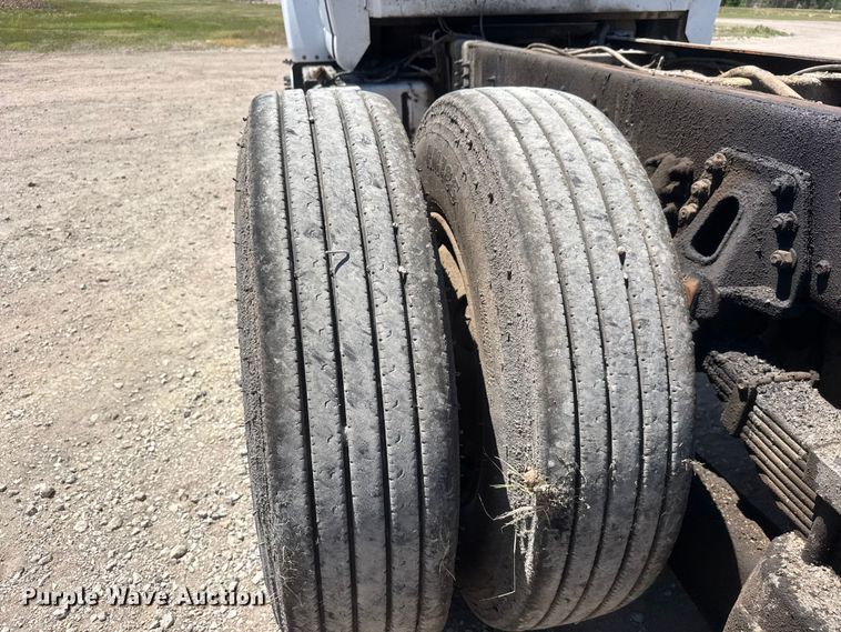 image for item MX9274 2003 GMC C8500 truck cab and chassis