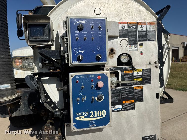 image for item MX9285 2014 Freightliner 114SD sewer jetter truck