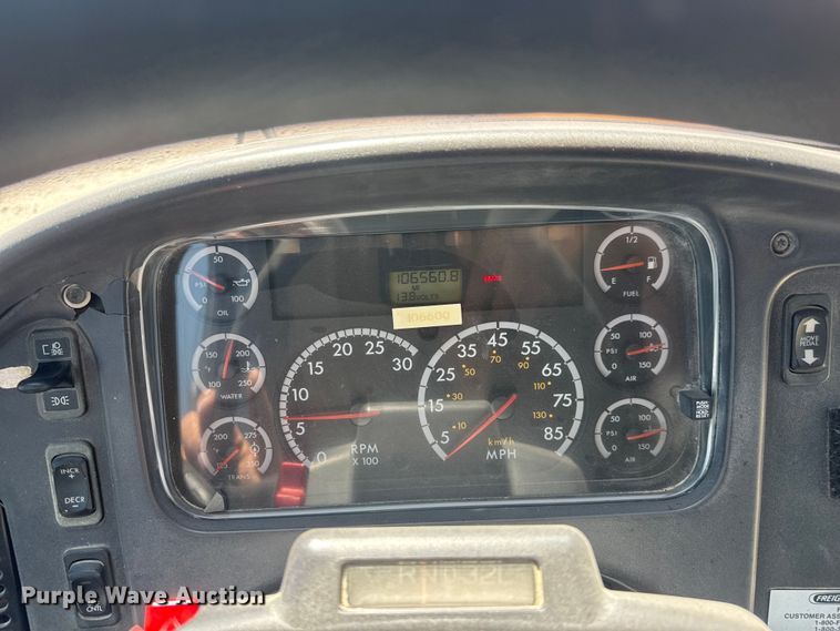 image for item MX9286 2008 Freightliner B2 school bus